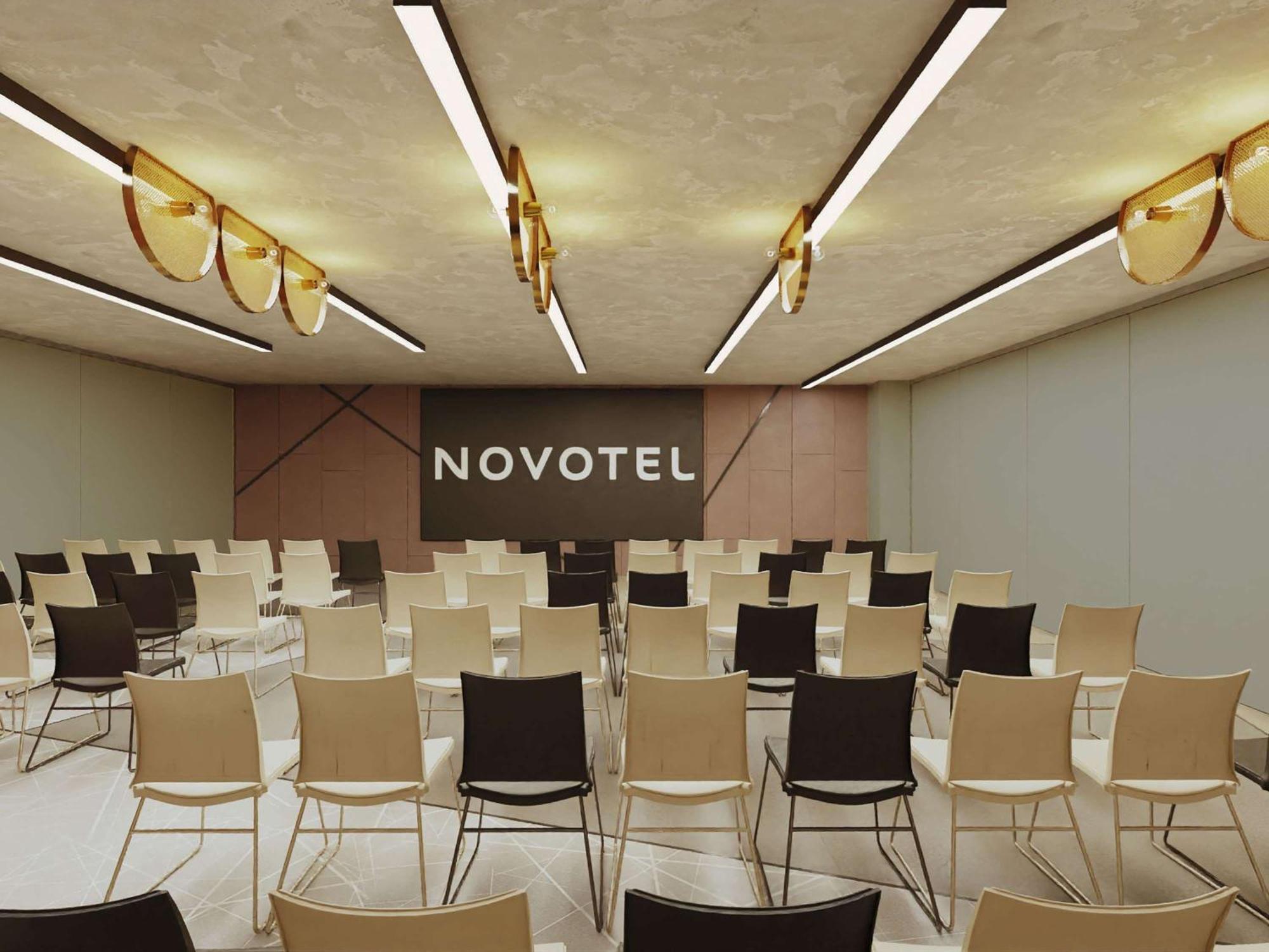 Novotel Valencia Lavant Exterior photo